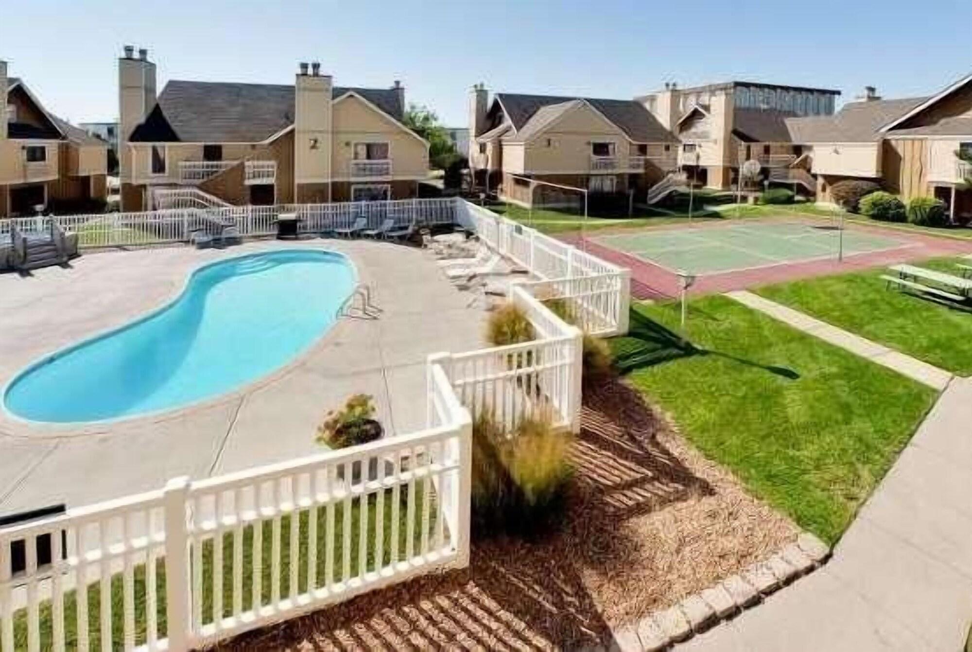 Hawthorn Extended Stay By Wyndham Wichita Exterior photo