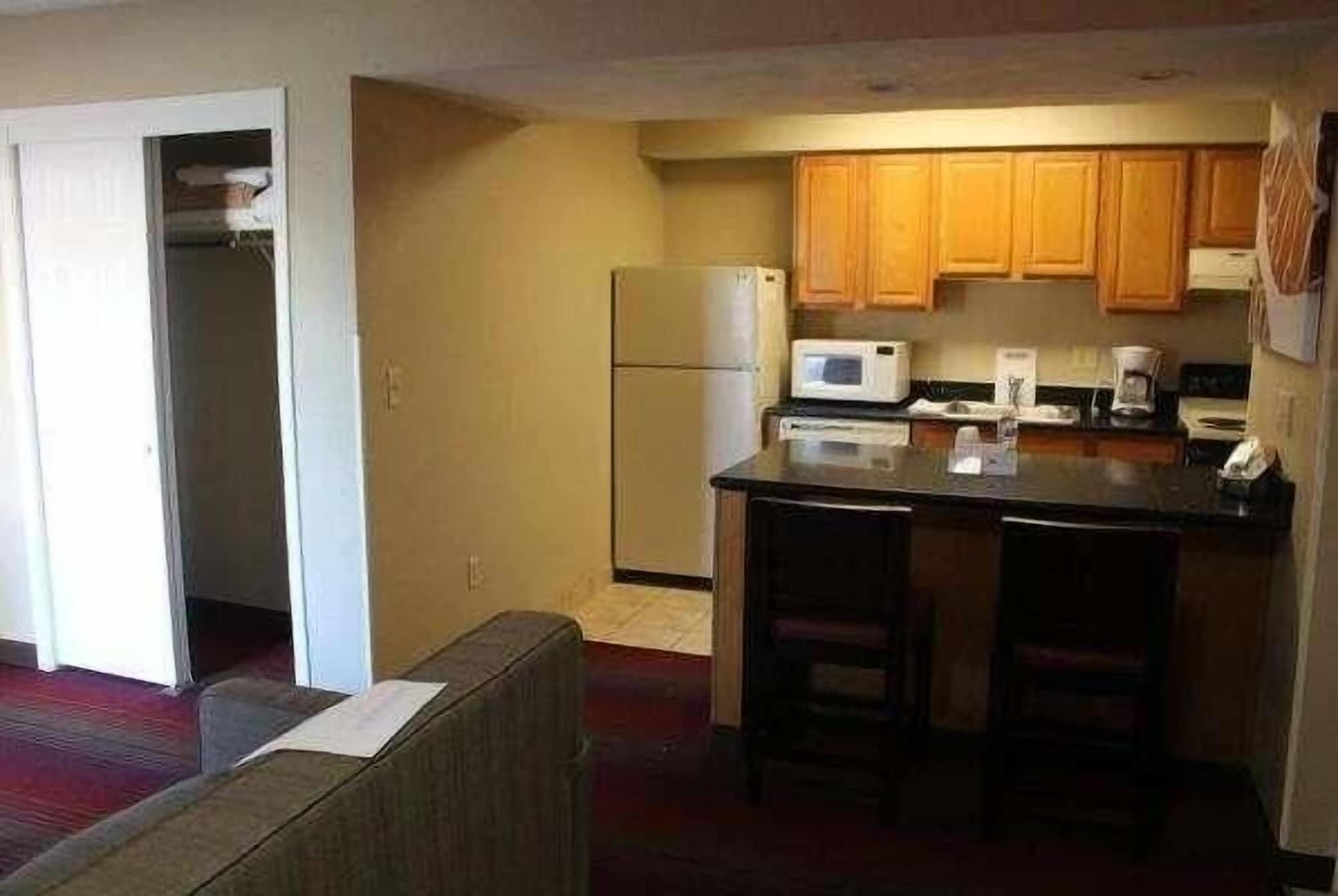 Hawthorn Extended Stay By Wyndham Wichita Exterior photo