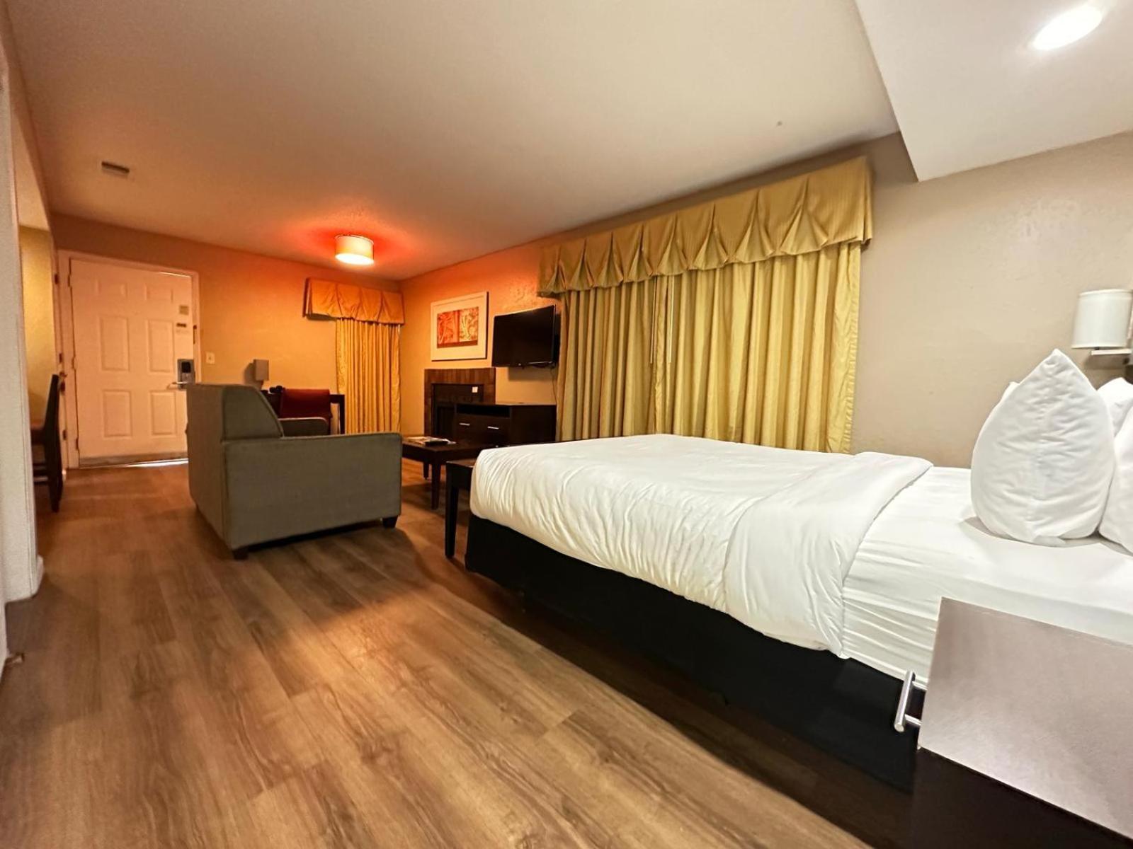 Hawthorn Extended Stay By Wyndham Wichita Exterior photo