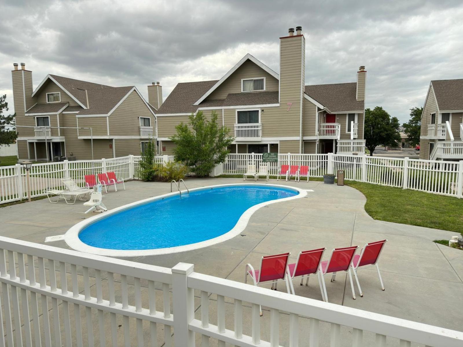 Hawthorn Extended Stay By Wyndham Wichita Exterior photo