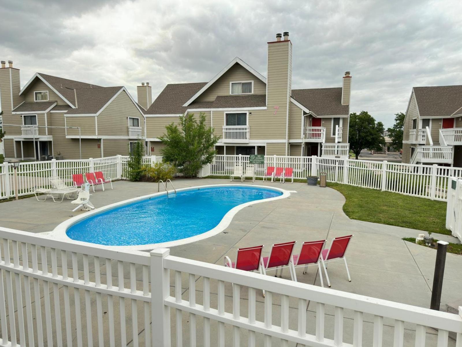 Hawthorn Extended Stay By Wyndham Wichita Exterior photo