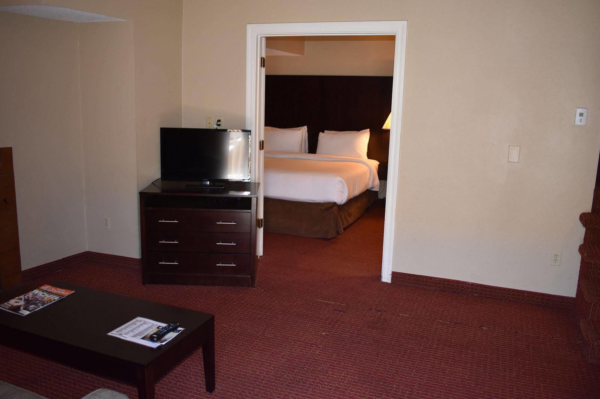 Hawthorn Extended Stay By Wyndham Wichita Exterior photo