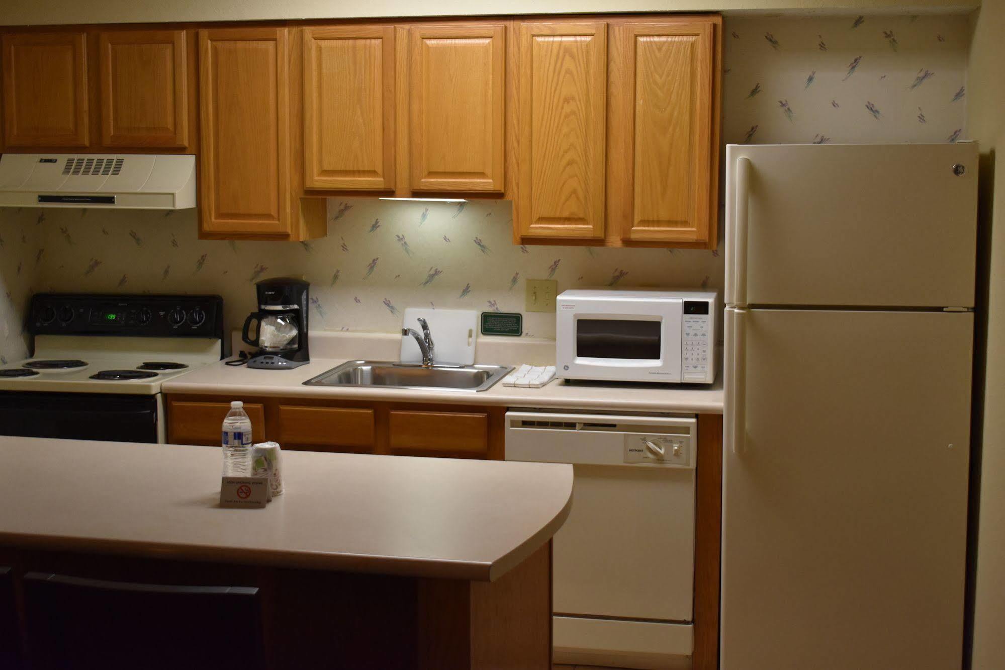 Hawthorn Extended Stay By Wyndham Wichita Exterior photo